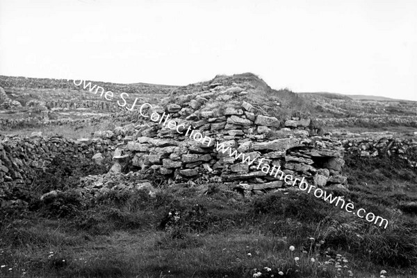 THE SEVEN CHURCHES (B) TEAMPUL A PHUILL  DUN ONAGHT  CROSS FRAGMENTS ARRANGED BY MISS STOKES  CLOGHAUN NA CARRAIGHE  CORNAU NEAR KILRONAN